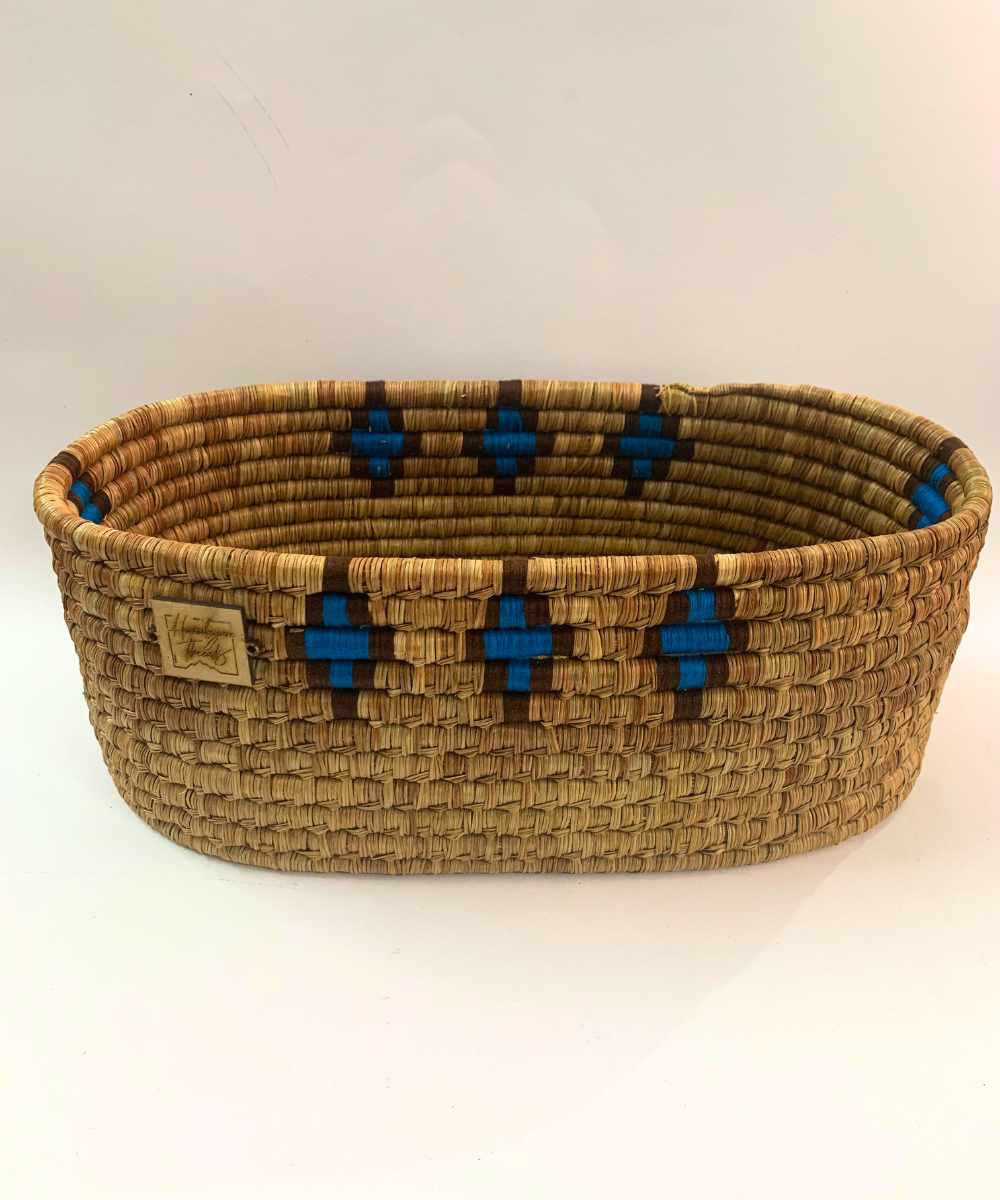 24-016 OVAL BASKET WITH THREAD DESIGNS 3